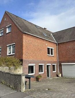 Molfsee Dorf: Zwei separate Wohneinheiten plus Souterrain und viel Platz auf sonnigem Grundstück - Molfsee