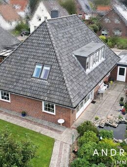 Sehr gepflegtes Ein-/Zweifamilienhaus mit Doppelgarage und idyllischem Garten - Cuxhaven