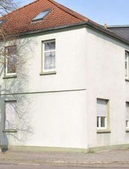 2-Raum-Wohnung im 1.OG, Wohnzimmer mit Kochnische ohne EBK, Schlafzimmer, Dusch-Bad und Flur - Wittenberge