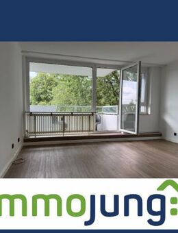 Renovierte Zwei-Zimmer Wohnung mit Balkon und Garagenstellplatz - Bremen