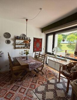 Charmante Hochparterre-Wohnung mit Balkon, Gemeinschaftspool & Sauna - Dobel