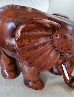 Zum Sammeln oder zur Deko: Elefant aus Holz - VB 28,90 € - Berlin