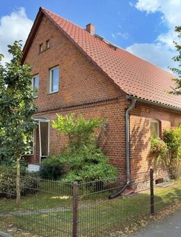 Modernisiertes Bauernhaus mit zwei Wohnungen auf 1800 m² Grundstück in Prädikow - Prötzel