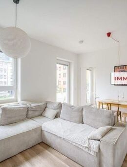 IMMOBERLIN.DE - Wasserblick: Barrierefreie Wohnung mit Sonnenbalkon & Option auf Tiefgaragenplatz in sehr angenehmer Lage - Berlin