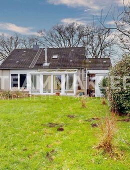 FELDRANDLAGE: sanierungsbedürftiges Haus mit großem Grundstück - Hasloh