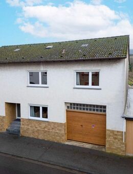 Platz, Sonne und Gestaltungsspielraum: Einfamilienhaus mit Garten, Garage und Terrassen in Ockenheim - Ockenheim