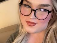 Transgirl bietet Auto- Handjob und Blas Videos - Berlin