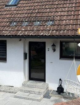 Charmantes Ein-/Zweifamilienhaus mit Balkon, Terrasse und Sauna in idyllischer Umgebung. - Seewald