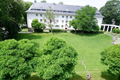 Frei ab 1.7.25 ! 2. OG - Laminat + große Küche + großer Balkon