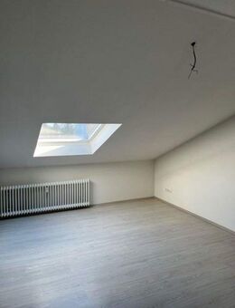 Helle Dachgeschoßwohnung in Eschweiler - Eschweiler