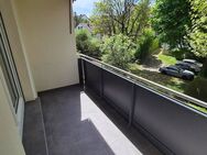 Renovierte, helle 3-Zimmer-Wohnung mit Balkon und Einbauküche - Stuttgart