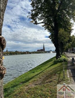 * Exklusive Altbauwohnung mit 2 Balkonen und Blick über den Schweriner Pfaffenteich * - Schwerin