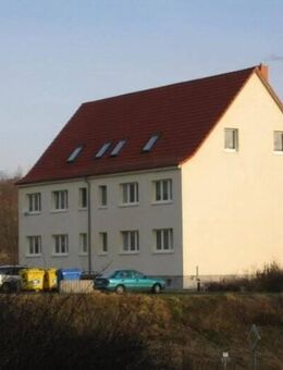 Sanierte 2-Raum-Dachgeschosswohnung - Schöngleina
