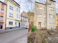 Ein Vierfamilienhaus mit stilvoller Fassade in einer Seitenstraße. - Duisburg