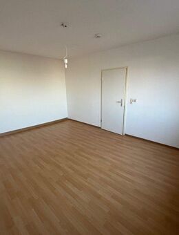 Gepflegte 2,5-Zimmer-Wohnung in zentraler Lage in Hof - nähe Freiheitshalle - PKW-Stellplatz anmietbar - Hof