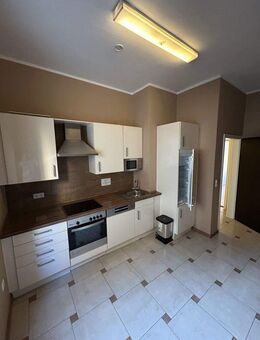 TOLLE ALTBAUWOHNUNG MIT BALKON IM HOCHPATERRE ZUM 01.01.2026 - Nürnberg