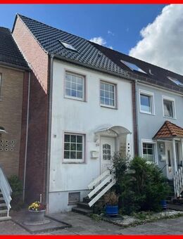 Reihenmittelhaus mit neuem Dach, mit Keller und Garage - Nordenham
