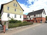 Dreiseitenhof mit viel Ausbaupotenzial in ruhiger Lage von Bad Hersfeld OT Heenes - Bad Hersfeld