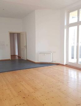 Toller Altbau mit Wohnküche, Dielen und einem Balkon zum Hinterhof! - Berlin