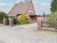 Familienfreundliches Einfamilienhaus mit 8 Zimmern, großem Garten, Terrasse und Garage in Bergen - Bergen (Niedersachsen)