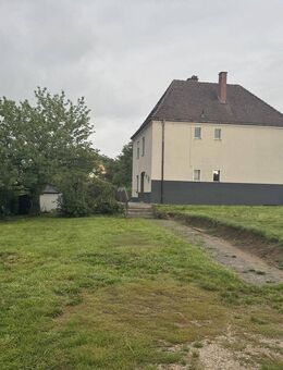 Zweifamilienhaus mit 1000m2 Grundstück - Roßtal