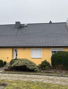 Einfamilienhaus mit Nebengebäude und ein unbebautes Grundstück - Gardelegen (Hansestadt)