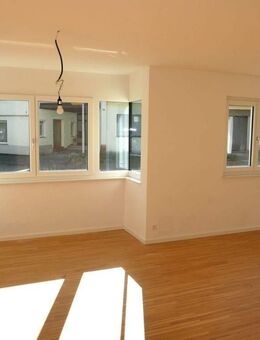 Wunderschöne Neubauwohnung mit Garten in ruhiger Lage! 4,5-Zimmer - Garage und Stellplatz! - Auenwald