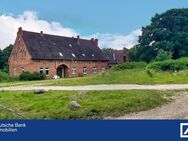 Historisches Backsteinjuwel mit Potenzial: Sanierungsbedürftiges Gutshaus in idyllischer Lage - Schorssow