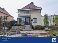 Freistehendes Einfamilienhaus mit Garten, Garage und Wintergarten - Leipzig