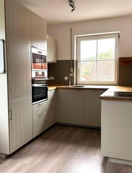 Großzügige OG-Wohnung - 5 ZKB mit Balkon und 2 Pkw-Stellplätzen - Wildenberg