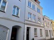 Modernisiertes Mehrfamilienhaus in erstklassiger Innenstadtlage an der Obertrave in Lübeck - Lübeck