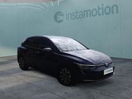 VW Golf, 1.5 TSI Active KlimaA, Jahr 2023 - München