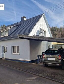 Gepflegtes Einfamilienhaus in Ortsrandlage mit Carport und großem Gartengrundstück! - Herdorf