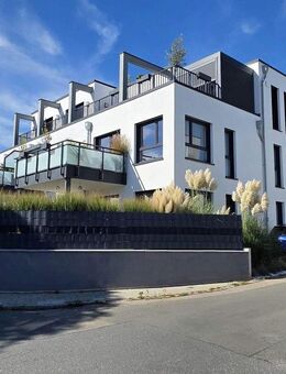 Wunderschöne, neuwertige 3-ZW mit großem Balkon,Tageslichtbad & EBK in Zirndorf - Zirndorf