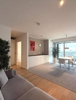 Elegante Zwei-Zimmer-Wohnung mit großer Loggia und Panoramablick - Frankfurt (Main)