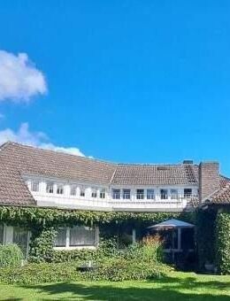 ** Repräsentativ mit viel Nutzungspotential !** Imposantes Wohnhaus mit Bauplatzoption in Homberg... - Homberg (Efze)
