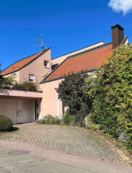 Exklusive Lage mit atemberaubendem Panoramablick! Großzügiges Einfamilienhaus mit ELW 204-23 - Esslingen (Neckar)