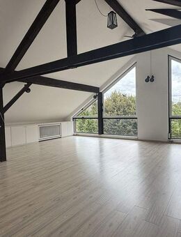 Großzügige Dachgeschosswohnung mit Dachterrasse in Solingen-Gräfrath - Solingen (Klingenstadt)