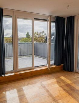 Penthouse-Maisonette-Wohnung mit 18m² Dachterrasse, EBK, begehbarer Kleiderschrank ohne Maklerkosten - Berlin