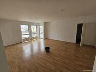 Selber Renovieren gegen Mietfrei / 2 Zimmer Dachgeschoss Wohnung in Toplage mit 2 Dachterrassen - Schönebeck (Elbe)