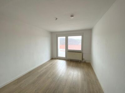 Schöne 3-Raum-Wohnung mit Balkon und herrlichem Blick über Elsterberg