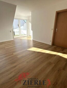 Sehr schöne City-Wohnung mit Aufzug, Balkon, Einbauküche, hoch oben, ruhig, sonnig + TG Stellplatz! - Uhingen