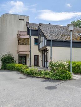 Freie 2-Zimmer-Eigentumswohnung mit Loggia und Balkon in Malente - Malente