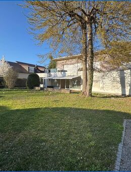Schmuckstück auf der Mettnau - Attraktive 3,5 Zi.-EG-Wohnung in 2 FH, mit herrlichem Garten, ca. 80 m vom Seeufer entfernt! - Radolfzell (Bodensee)