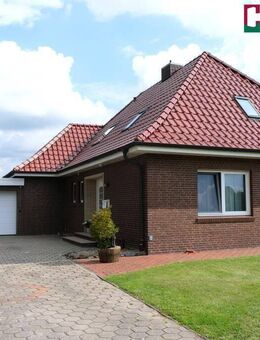 Direkt am Fehnkanal! Ein super gepflegtes Einfamilienhaus im Bungalowstil mit einer sehr großen Doppelgarage - Moormerland