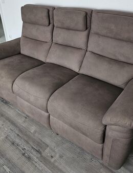 3- und 2-Sitzer Sofas mit Relaxsystem (Maß ca. 108 x 200 / 148 x 93 cm) - Krefeld