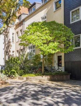 Stadtwaldnähe Köln-Braunsfeld, charmante Dachgeschosswohnung - Köln