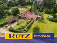 Delmenhorst | Idyllisches Einfamilienhaus mit Einliegerwohnung, Nebengebäuden und großem Garten - Delmenhorst