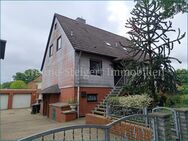 *** Familienhaus mit Souterrainwohnung mit großen Garten und 3 Garagen - Langenhagen