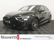 Audi RS3, TFSI Limousine quattro Carbon adap, Jahr 2022 - Solingen (Klingenstadt)